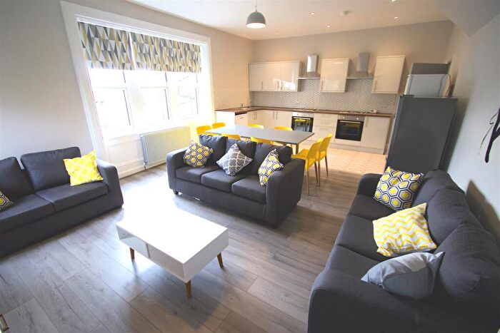 8 Bedroom Detached House To Rent In Cliff Road Gardens, Woodhouse, Leeds, LS6