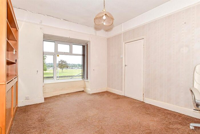 2 Bedroom Detached Bungalow For Sale In The Esplanade, Rochester, Kent, ME1
