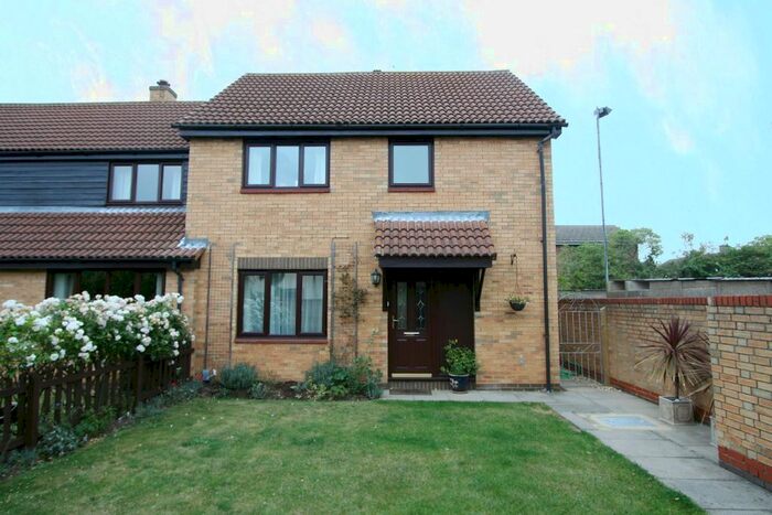 4 Bedroom Semi-Detached House To Rent In Lingrey Court, Trumpington, Cambridge, CB2