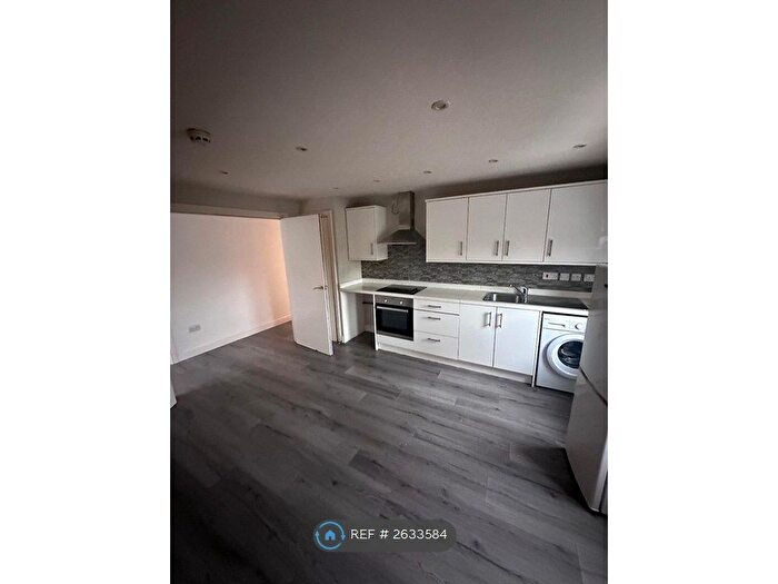 2 Bedroom Flat To Rent In Arlingham Mews, Waltham Abbey, EN9