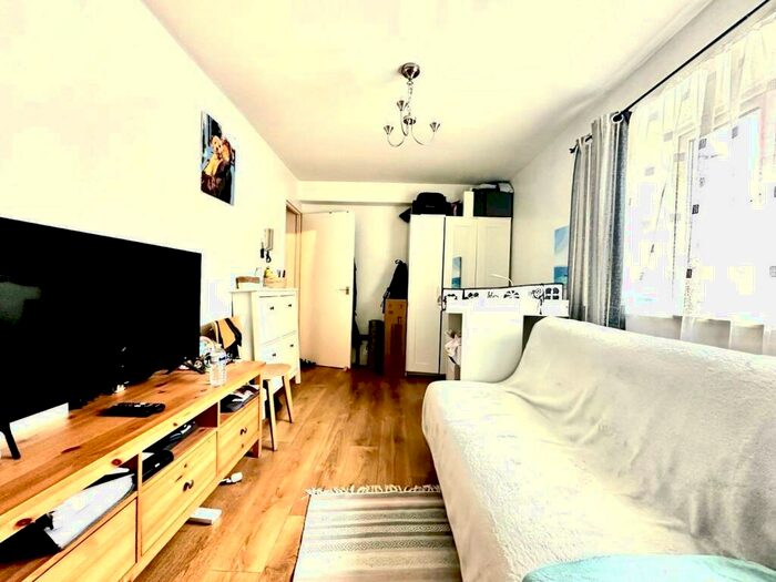 1 Bedroom Apartment To Rent In Britten Court, Stratford, E15