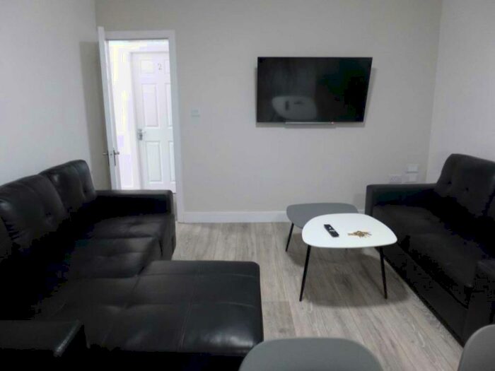 5 Bedroom Flat To Rent In Egerton Road, Fallowfield, M14