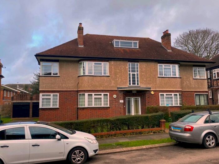 3 Bedroom Apartment To Rent In Grove Avenue, Sutton, SM1