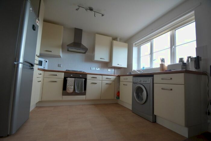 2 Bedroom Flat To Rent In Rathbone Crescent, South Bretton, Peterborough, PE3