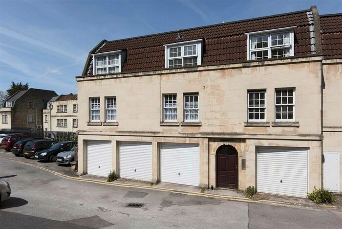 3 Bedroom Apartment To Rent In Bartletts Court, Widcombe Parade, BA2