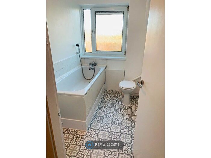 1 Bedroom Flat To Rent In Kendal Avenue, Southampton, SO16