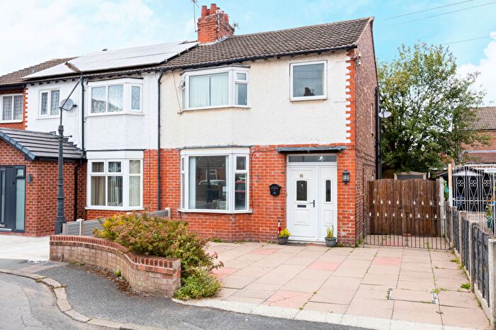 3 Bedroom Semi-Detached House For Sale In Waverley Avenue, Stretford, Trafford, M32