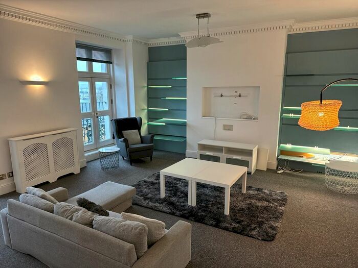 2 Bedroom Flat To Rent In South Western House, Southampton, SO14