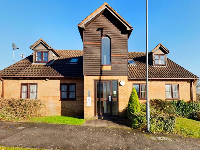 1 Bedroom Flat To Rent In Garratts Way, High Wycombe, HP13