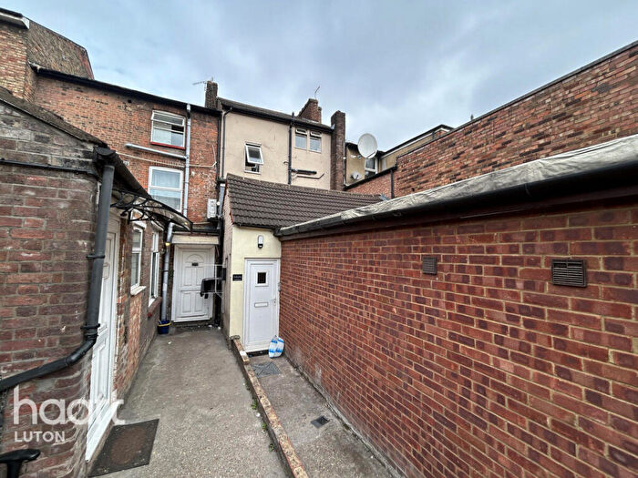 1 Bedroom Flat To Rent In Wellington Street, Luton, LU1