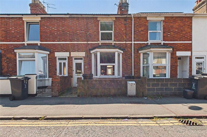 3 Bedroom Terraced House For Sale In Ferndale Road, Swindon, Wiltshire, SN2