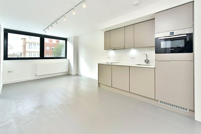 1 Bedroom Flat For Sale In High Road, London, N12