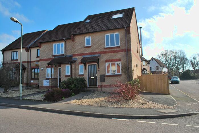 4 Bedroom Semi-Detached House To Rent In Byron Way, Exmouth, EX8