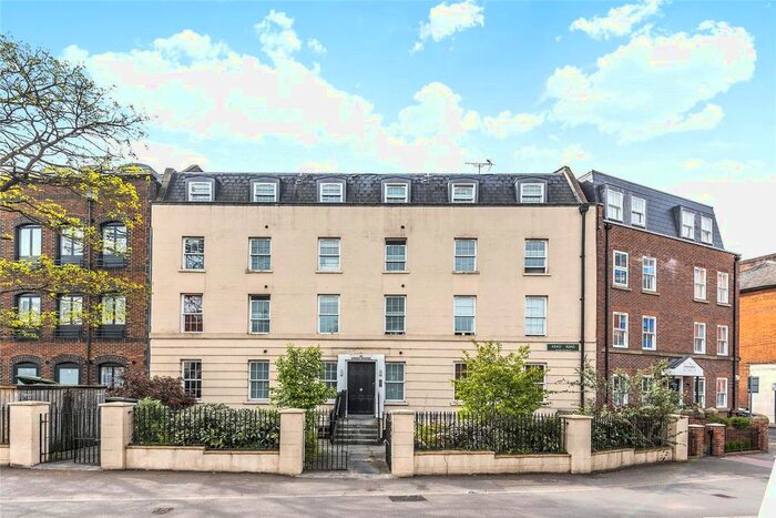 2 Bedroom Flat To Rent In Kings Road, Reading, Berkshire, RG1