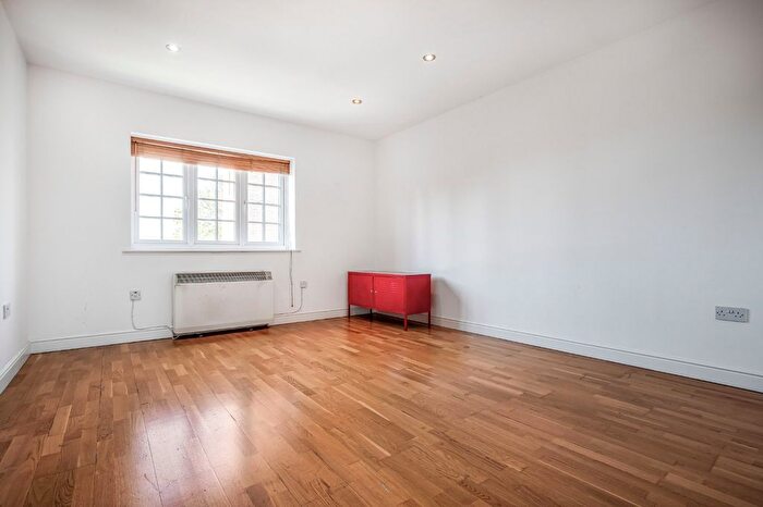 2 Bedroom Flat To Rent In Edith Cavell Way, London, SE18