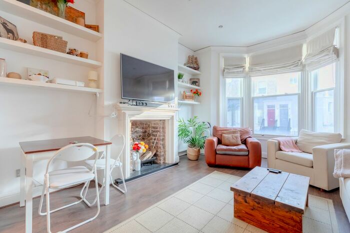 2 Bedroom Flat To Rent In Lndn-H - Halford Road, London . Bills Included., SW6