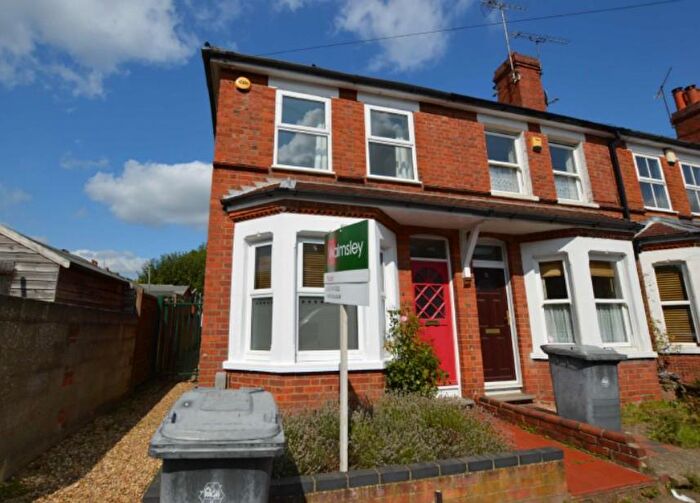 3 Bedroom End Of Terrace House To Rent In Hampden Road, RG4