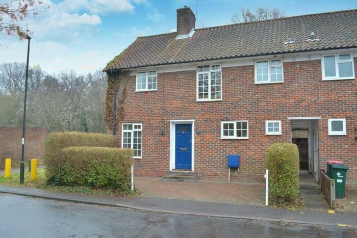 3 Bedroom House To Rent In Shaws Road, Northgate, RH10