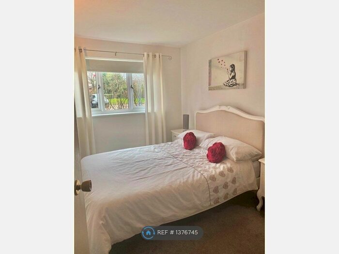 2 Bedroom Flat To Rent In John Gooch Drive, Enfield, EN2