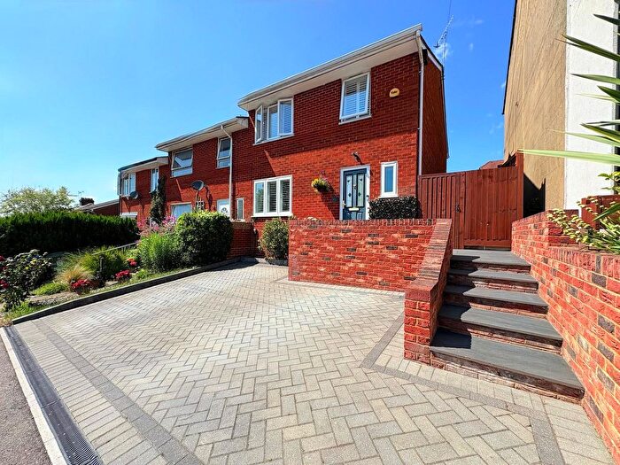 3 Bedroom End Of Terrace House For Sale In Chapel Street, Hemel Hempstead, HP2