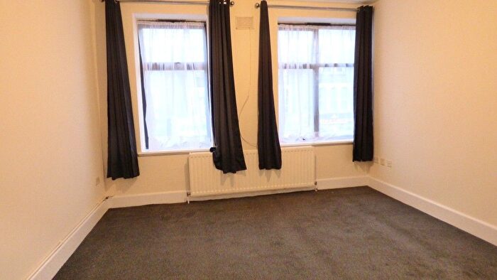 2 Bedroom Flat To Rent In High Road, Ilford, IG3