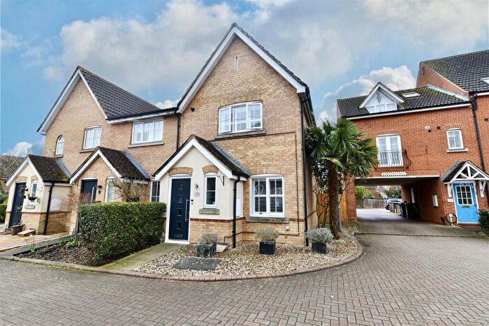 2 Bedroom End Of Terrace House For Sale In Cleveland Way, Stevenage, SG1