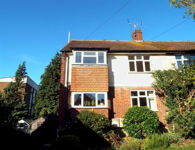2 Bedroom Maisonette To Rent In Riverside Close, Riverside Road, St Albans, Herts AL1