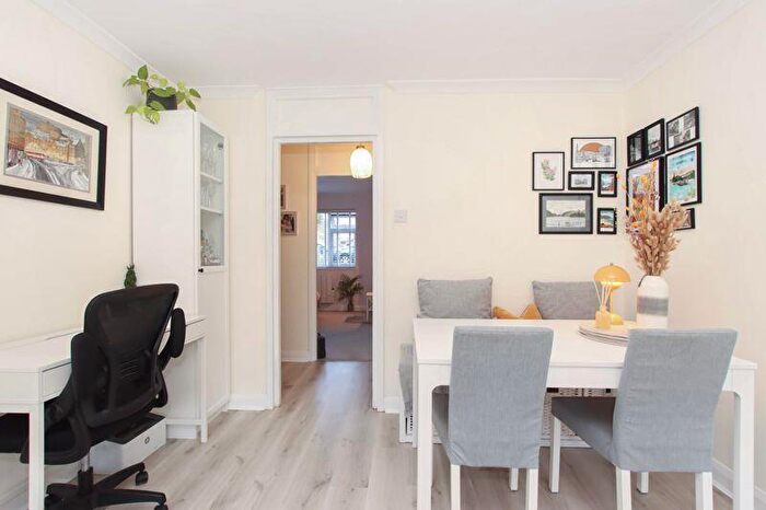 1 Bedroom Flat For Sale In Cuffley Court, Hemel Hempstead, HP2