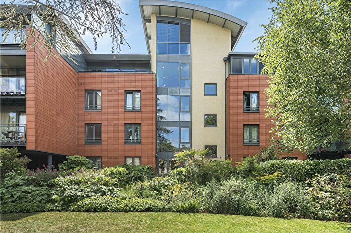 2 Bedroom Flat For Sale In The Stream Edge, Oxford, OX1