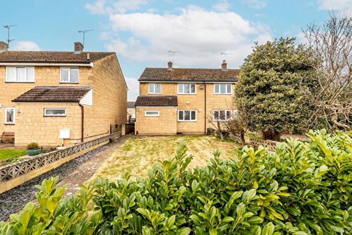 3 Bedroom Semi-Detached House For Sale In Brize Norton Road, Carterton, Oxfordshire, OX18
