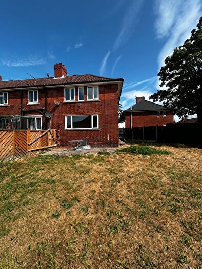 3 Bedroom Semi-Detached House To Rent In Harrop Grove, Morley, LS27