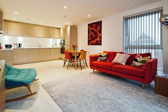 2 Bedroom Flat For Sale In Goldstone Lane, Hove, BN3