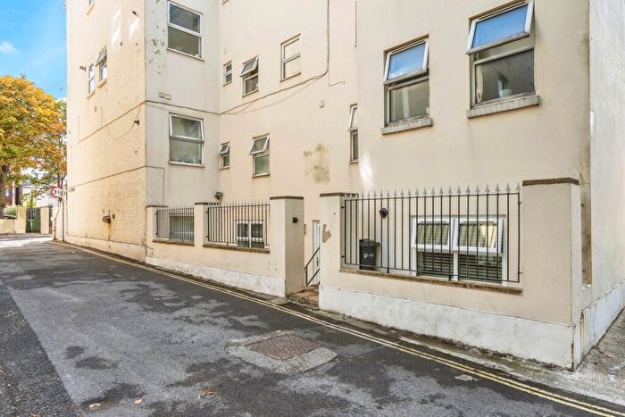 1 Bedroom Flat For Sale In Clarendon Road, Southsea, Hampshire, PO4