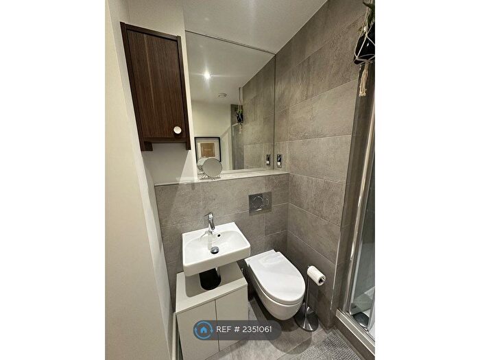 2 Bedroom Flat To Rent In Ballards Way, Croydon, CR0