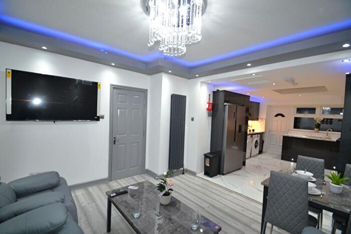 6 Bedroom House To Rent In Denison Road, Manchester, M14