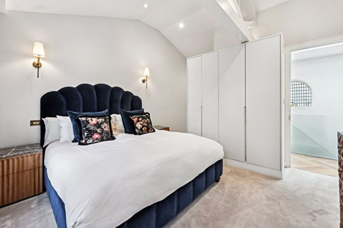 2 Bedroom Mews To Rent In Belgrave Mews South, Belgravia, SW1X