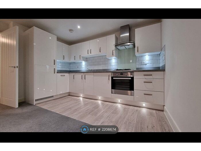 2 Bedroom Flat To Rent In Elm Drive, Woodley, Reading, RG5