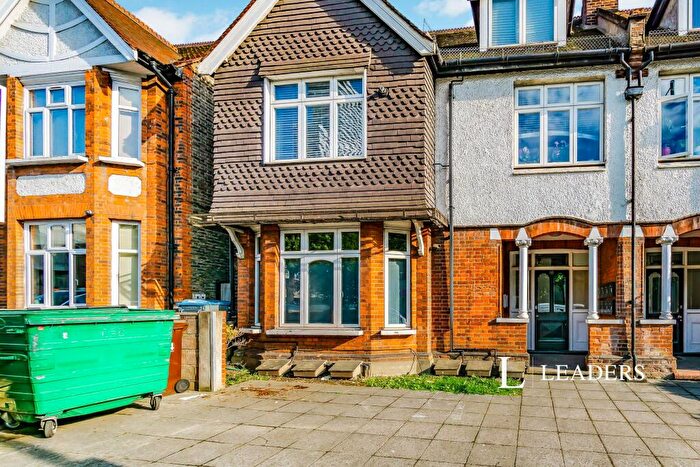 2 Bedroom Apartment To Rent In Barclay Road, CR0