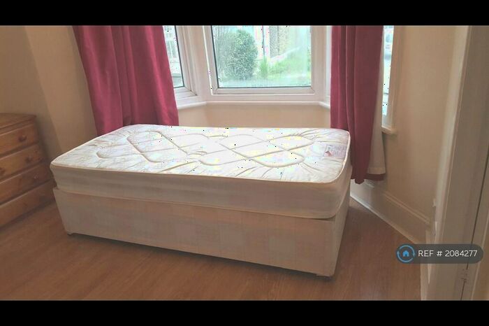 Studio To Rent In Wightman Road, Turnpike Lane, N8