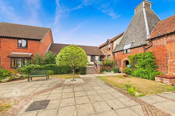 2 Bedroom Flat For Sale In Malthouse Court, Harleston, IP20