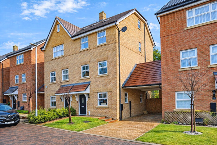 4 Bedroom Semi-Detached House For Sale In Jay Close, Hemel Hempstead, HP3