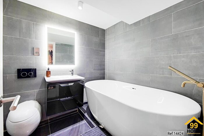 1 Bedroom Flat To Rent In Lexington Building, London, E3