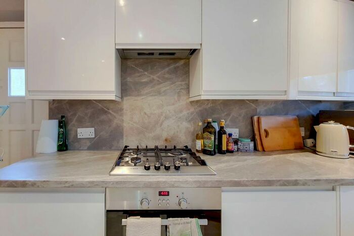 5 Bedroom Semi-Detached House To Rent In Chatsworth Way, West Norwood, London SE27