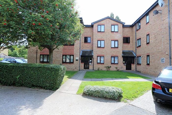 1 Bedroom Flat To Rent In Pittman Gardens, Ilford, IG1