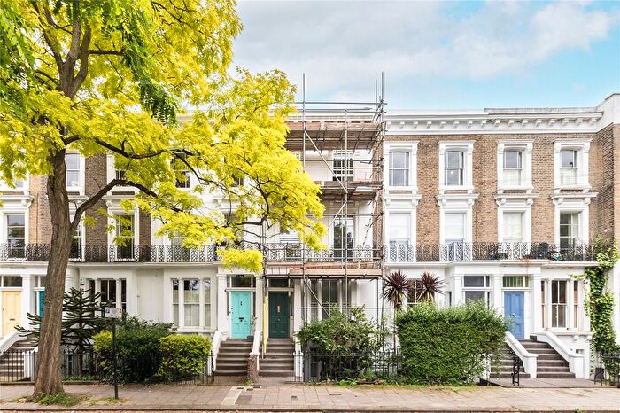 Studio To Rent In Thorne Road, London, SW8