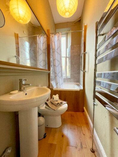 2 Bedroom Flat To Rent In Dumbarton Road, Partick, Glasgow, G11