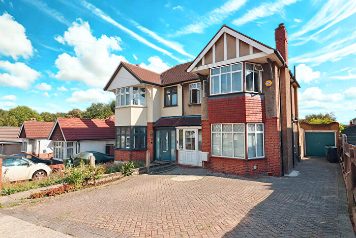 3 Bedroom Semi-Detached House To Rent In Elm Close, Surbiton, KT5