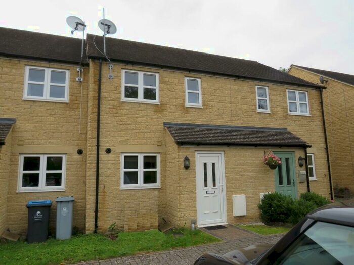 2 Bedroom House To Rent In Huggett Close, Carterton, OX18
