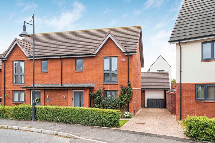 3 Bedroom Semi-Detached House For Sale In Eastlake, Tadpole Garden Village, SN25