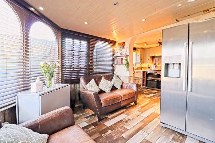 5 Bedroom Detached House For Sale In Wellington Avenue, Hullbridge, Hockley, SS5